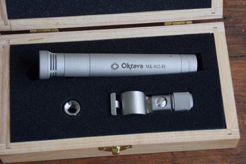 While the mic comes in a nice wooden box, it's necessary to unscrew the filter and the head for storage.